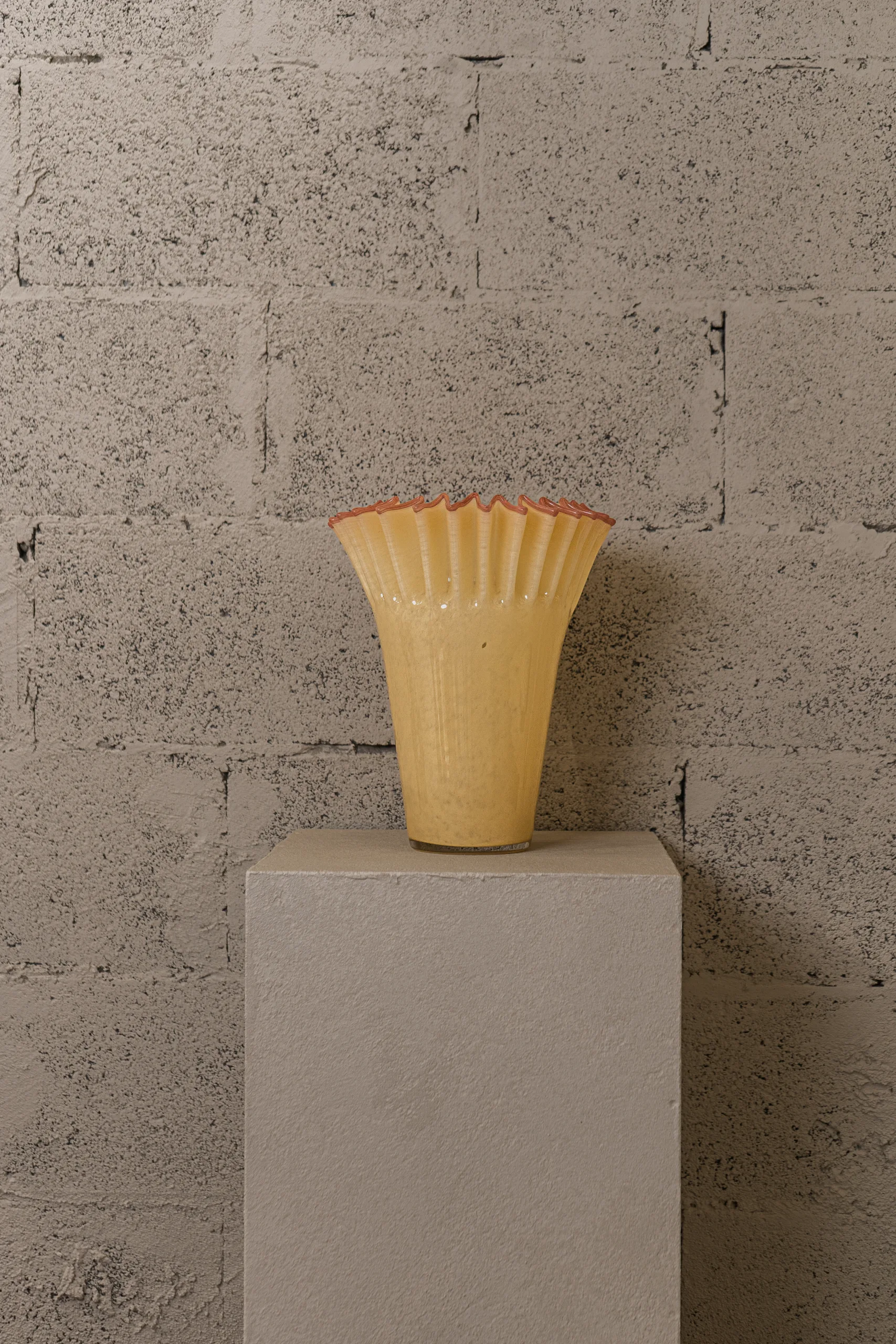 Vase en verre soufflé Tulipe solaire – Image 3
