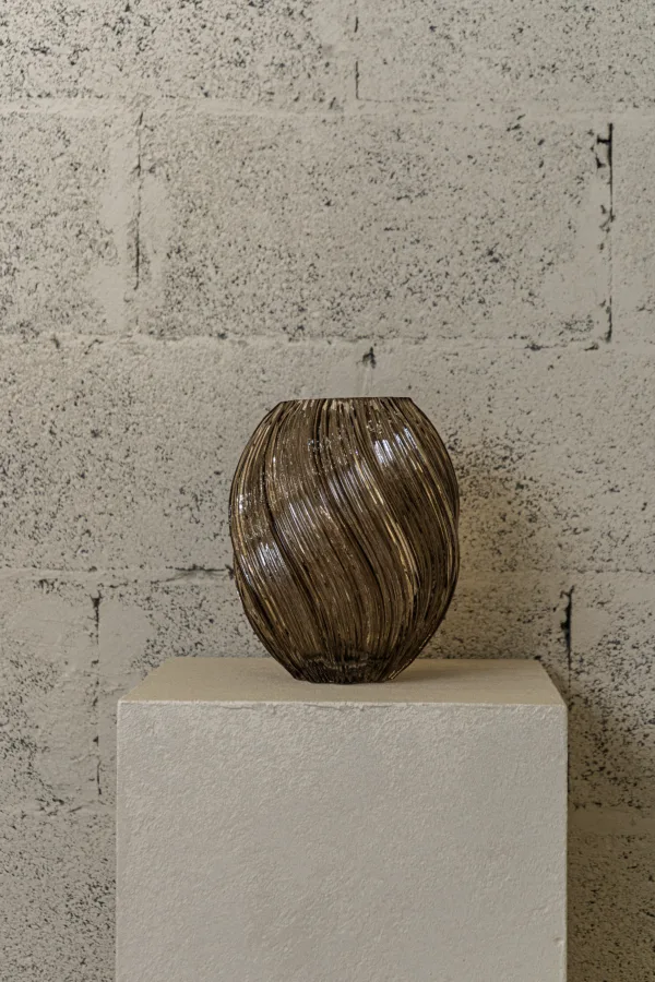 Grand vase en verre fumé Twist XL