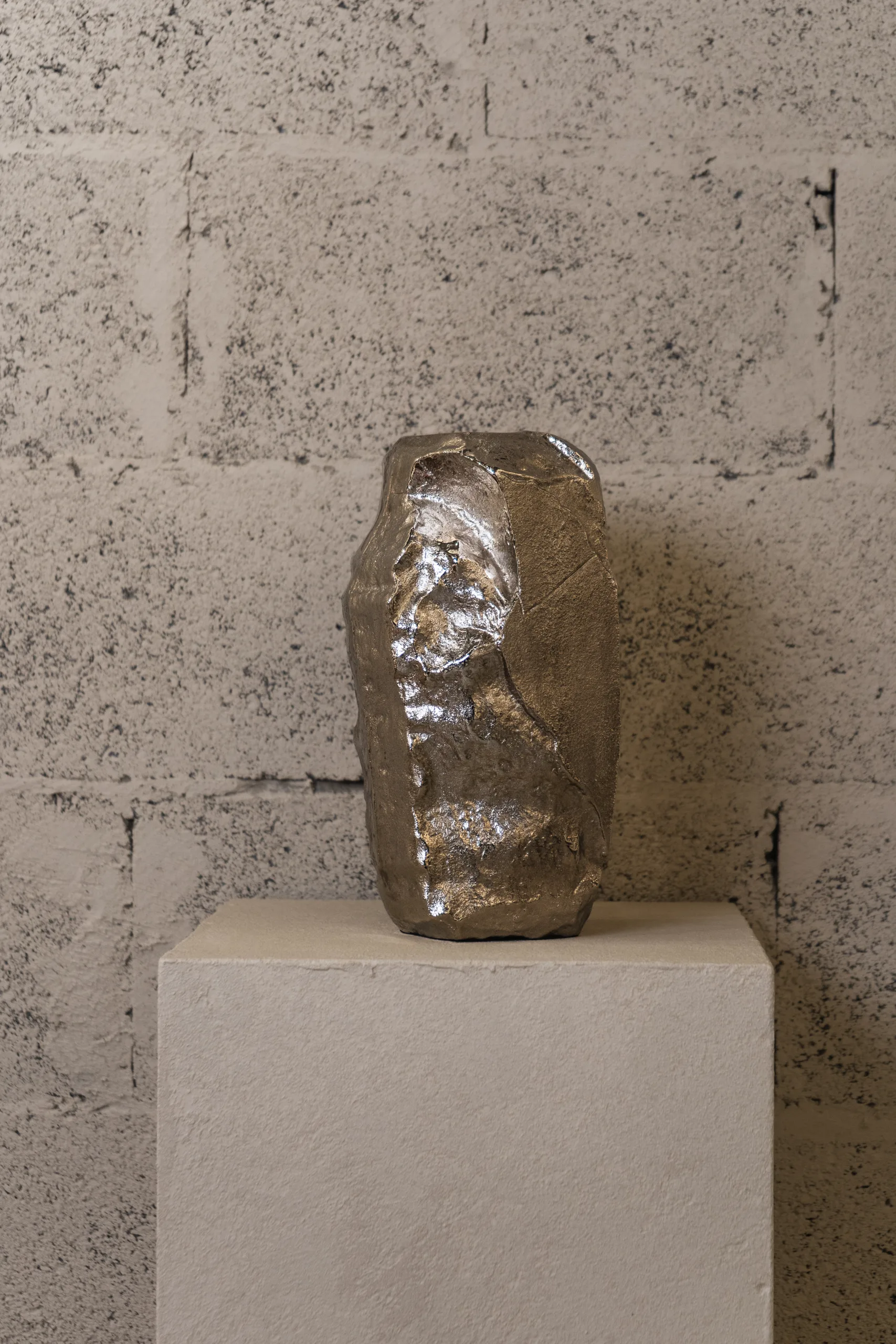 Vase Roche Argentée – Image 1