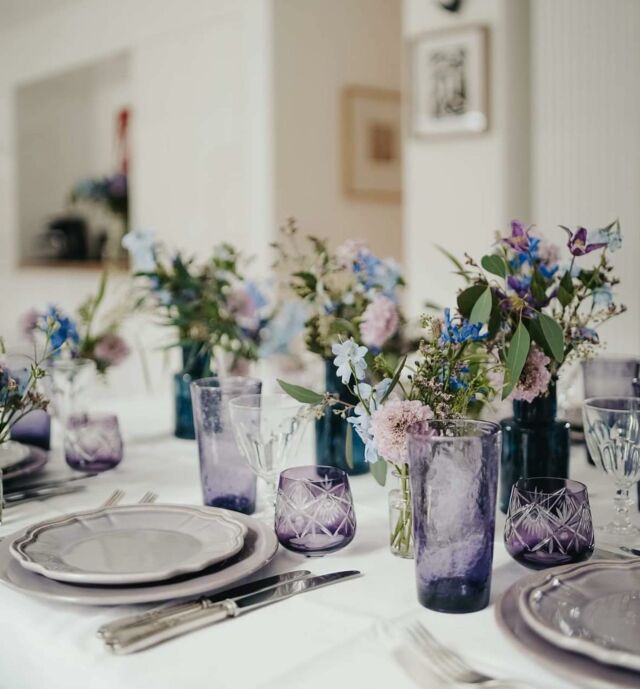 Beau dimanche 💙💜

Quoi de plus joli qu’une table fleurie ? 🌸